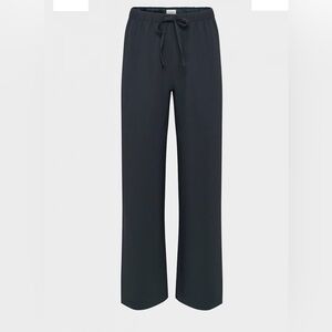 Aritzia Wilfred Black Lodge Crepette pants size Large Regular nwt